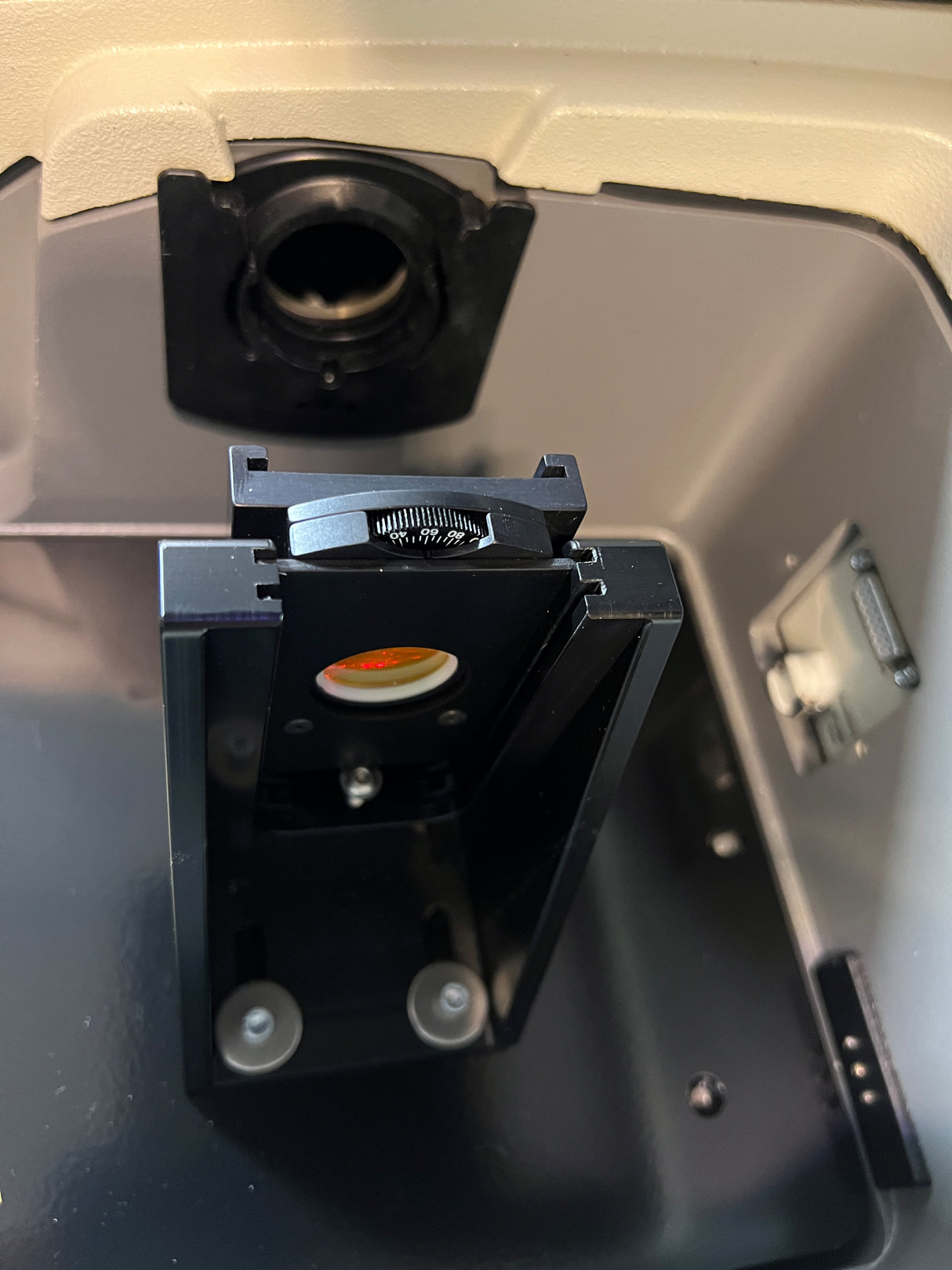 (0014-021) Slide Mound 25 mm ZnSe Polarizer Top View